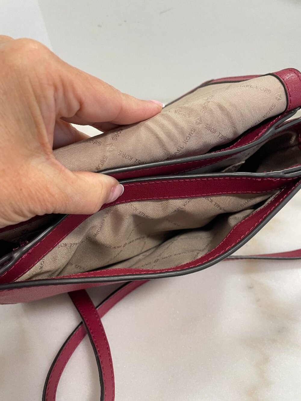 Michael Kors Ellis Medium Flap Messenger/Shoulder Bag Maroon Leather - Picture 9 of 15